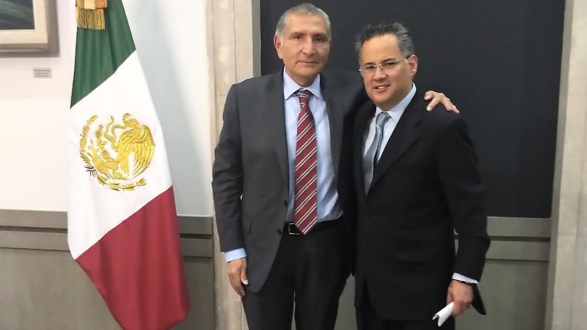 Se reúne Santiago Nieto con el secretario de Gobernación