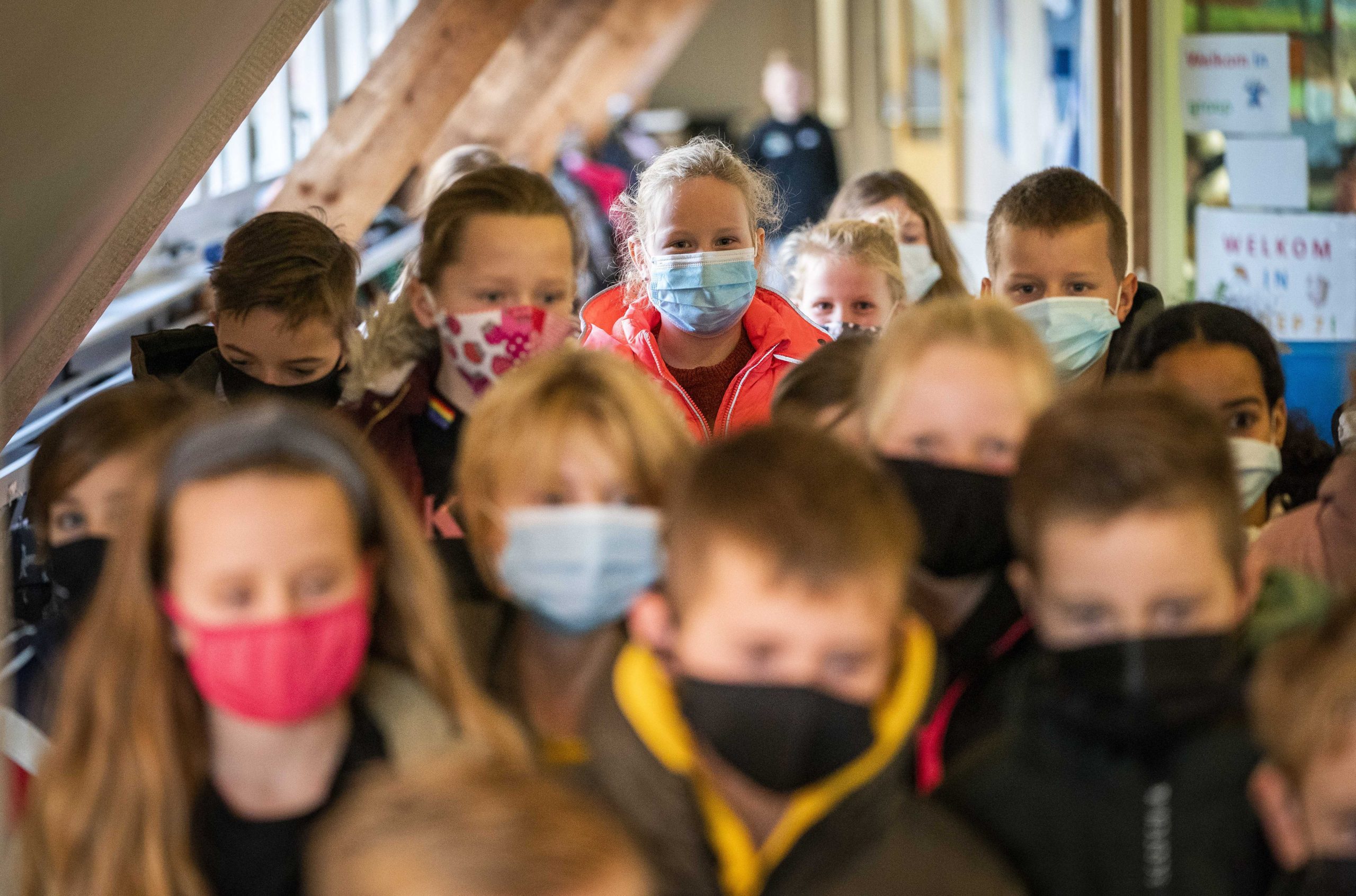 Países Bajos analizan confinamiento total por avance de variante ómicron