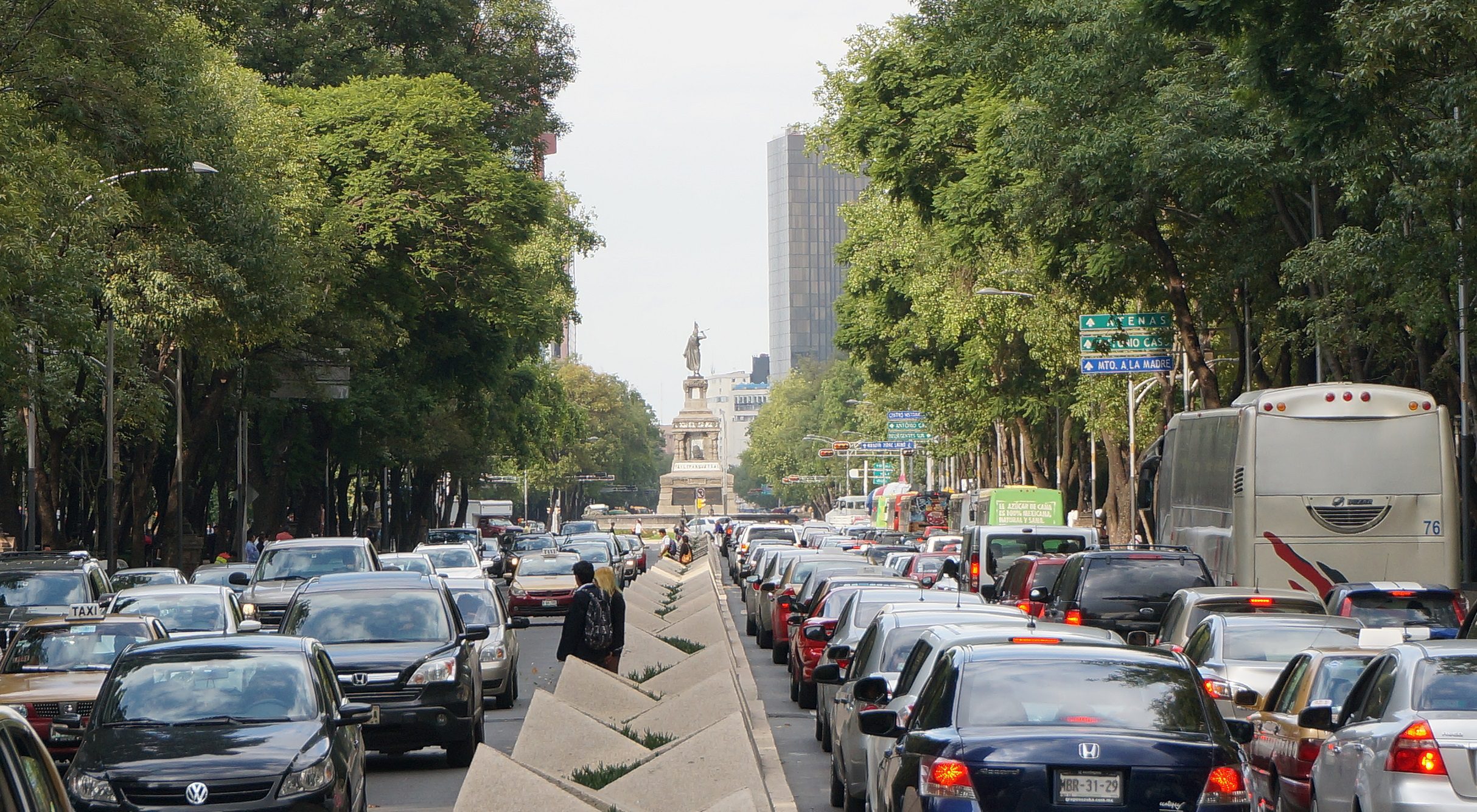 La mitad de autos que circulan en CDMX tienen placas del Estado: Sheinbaum