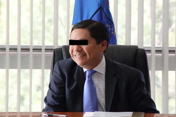 Detienen por defraudación fiscal a exrector de la UABJO