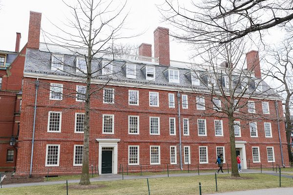 Universidades de EE.UU. planean clases virtuales ante alza de contagios