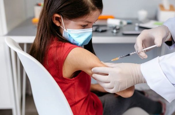 La FDA autoriza refuerzo de Pfizer para niños de 12 a 15 años