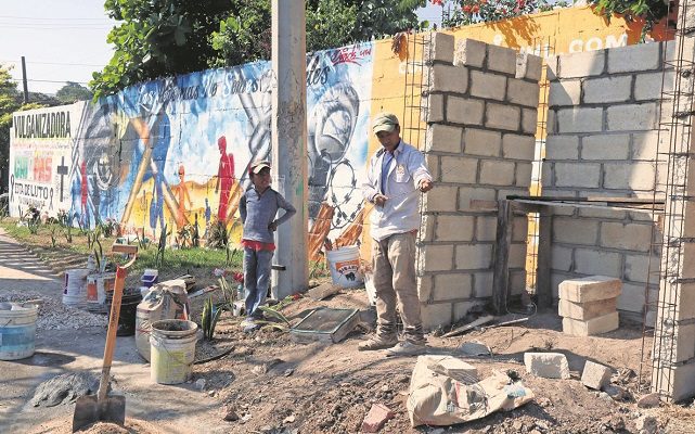 Construyen capilla dedicada a migrantes muertos en volcadura en Chiapas