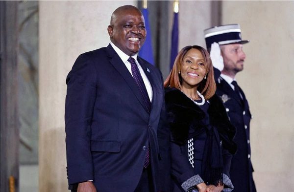 Presidente de Botsuana, país donde surgió Ómicron, da positivo a covid-19