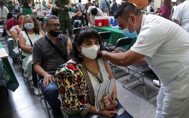 AMLO asegura abasto de vacunas contra COVID-19 hasta julio