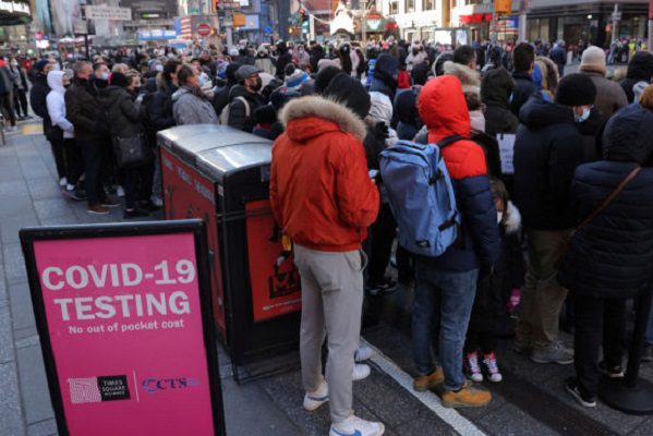 Ómicron ya representa el 95.4% de los casos de coronavirus en EU: CDC