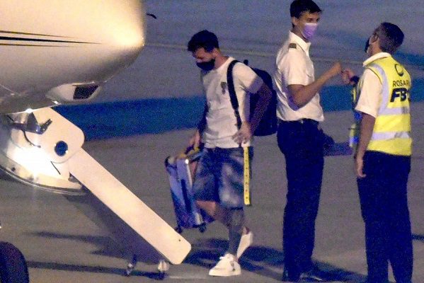 Messi da negativo a prueba de covid-19 y regresa a París