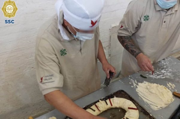 Internos del reclusorio norte elaboran Rosca de Reyes para comedores populares