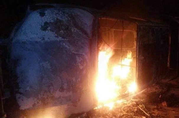 Cientos de personas linchan a un hombre por cortar un árbol sagrado, en India