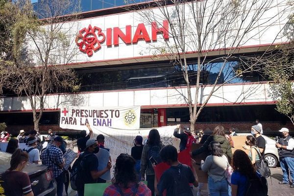 Comunidad de la ENAH exigen mayor presupuesto en las oficinas del INAH