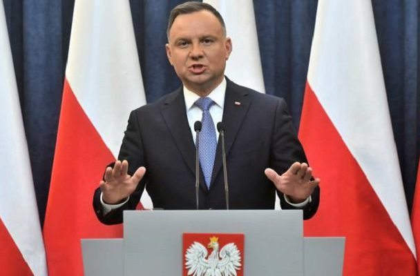Con dosis de refuerzo, presidente de Polonia vuelve a dar positivo a Covid-19