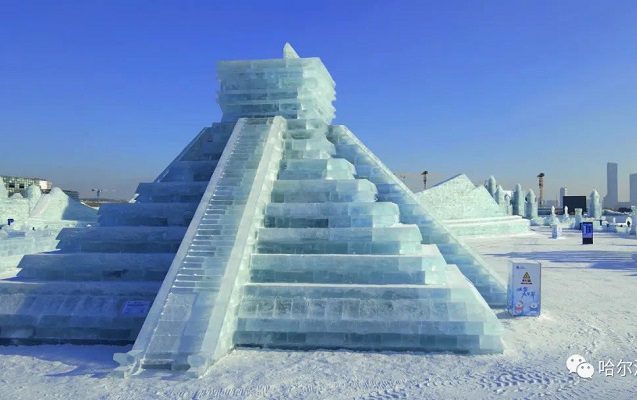 China honra relación con México con escultura de hielo de la pirámide de Kukulkán