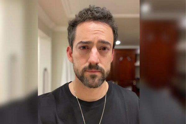 Recordando la muerte de su padre, el actor Luis Gerardo Méndez llama a vacunarse