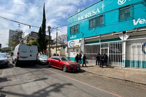 Ejecutan a tiros a mujer en un taller mecánico de la Miguel Hidalgo