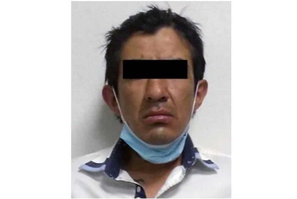 Cae sujeto que asaltó con subametralladora a pasajeros de combi en Edomex