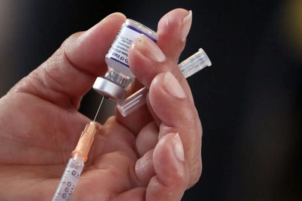 CDMX iniciará vacunación de refuerzo a personas de 50 a 59 años el 18 de enero