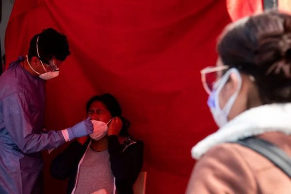 Salud CDMX pide asumirse como positivo a COVID-19 ante síntomas