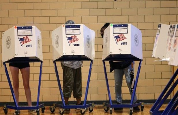 Nueva York aprueba permitir a migrantes votar en elecciones locales