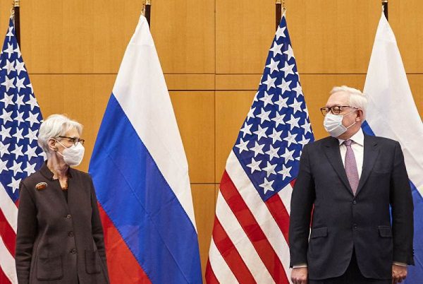 Representantes de alto nivel de EE.UU. y Rusia inician conversaciones sobre Ucrania