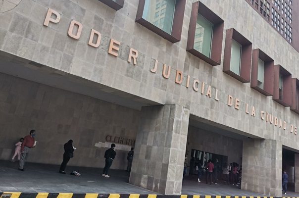 Ante falta de pagos, trabajadores del Poder Judicial de la CDMX toman sede