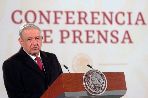"Amanecí ronco, me voy a hacer la prueba de COVID-19", anuncia AMLO