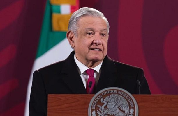 AMLO dice tener "derecho a no contestar" declaraciones de Ricardo Monreal