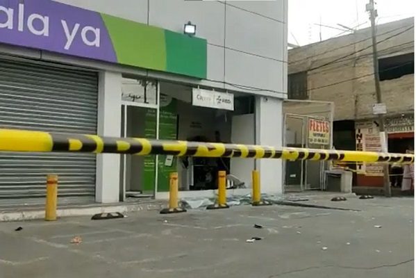 Sujetos detonan cajero automático y se llevan el efectivo, en Edomex #VIDEO