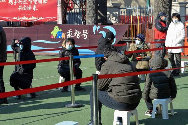 China confina a 20 millones de personas a dos años de primera muerte por covid-19