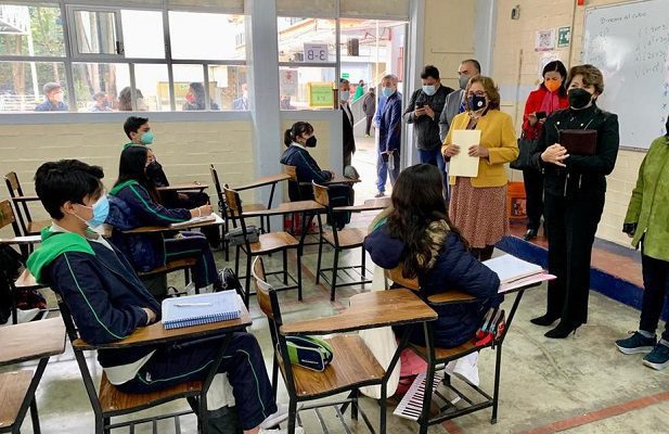 Delfina Gómez asegura que se seguirá con las clases presenciales