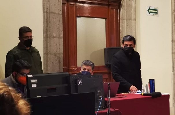 Tras positivo de AMLO, Ayudantía y staff se pone cubrebocas en la mañanera