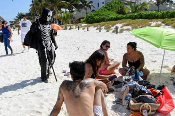 Ante alza de casos, QRoo retoma cierre de calles, reducción de horarios y aforos