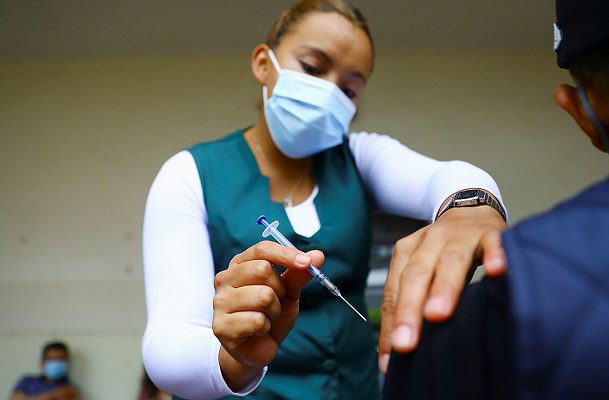 Gobierno CDMX anuncia fechas de dosis de refuerzo para personal educativo