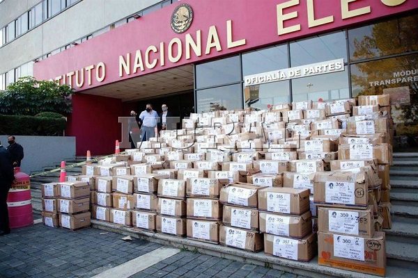 INE perfila solicitar mil 730 mdp a Hacienda para Revocación de mandato