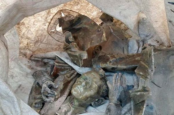 En pedazos y tras ser vendida por kilo, hallan estatua de Agustín Lara, en NL