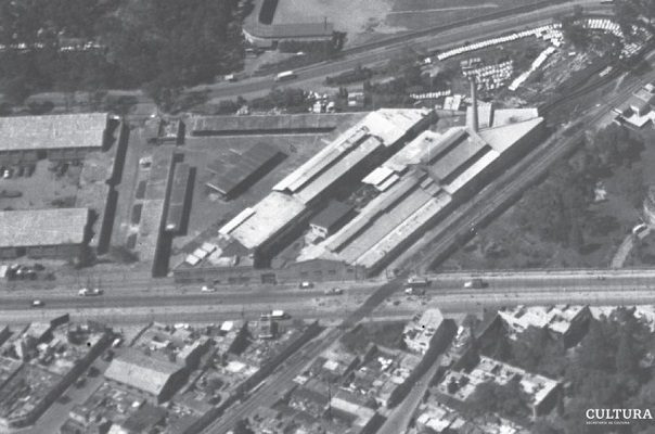 INAH descubre vestigios de fábrica de vidrio debajo del Papalote Museo del Niño