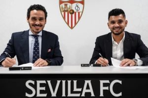 ‘Tecatito’ Corona es nuevo jugador del Sevilla, con un contrato hasta 2025