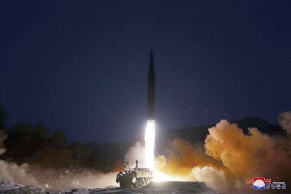 Corea del Norte lanza misiles balísticos tras sanciones de EE.UU.