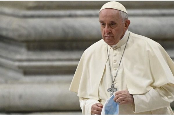 Dos funcionarios cercanos al Papa Francisco dan positivo a Covid-19