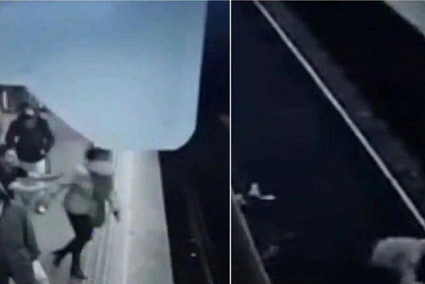Sin motivo, hombre empuja a mujer a las vías de Metro, en Bélgica #VIDEO