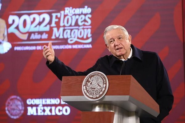 "Nada de medias tintas", pide AMLO ante la Reforma eléctrica