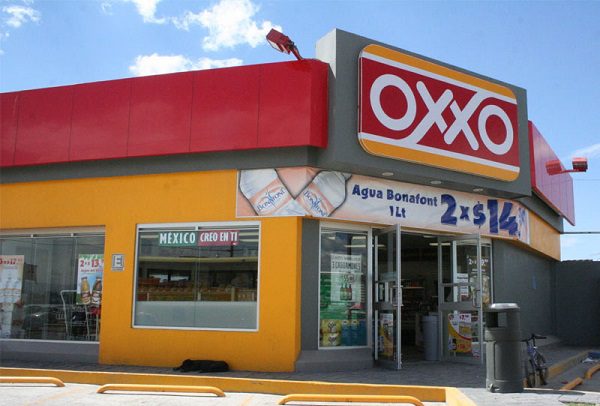 Coordinadores de Morena y PRI en la Cámara de Diputados arremeten contra Oxxo