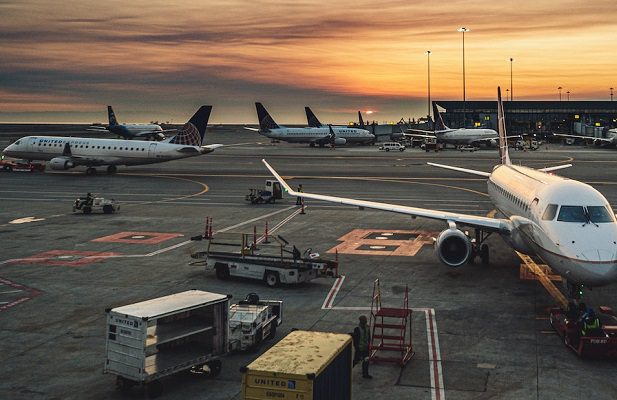 Aerolíneas de EU advierten crisis si no se limita el 5G en aeropuertos
