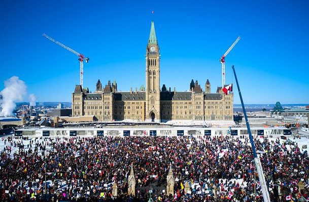 Traslada a Trudeau a un lugar seguro ante protestas antivacunas #VIDEOS