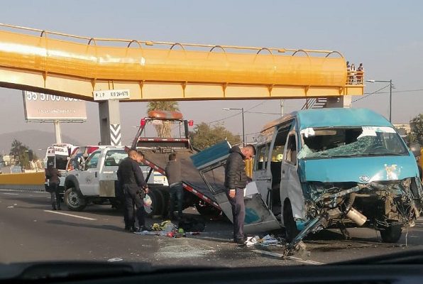 Al menos 18 heridos tras volcadura de combi en México-Puebla #VIDEOS