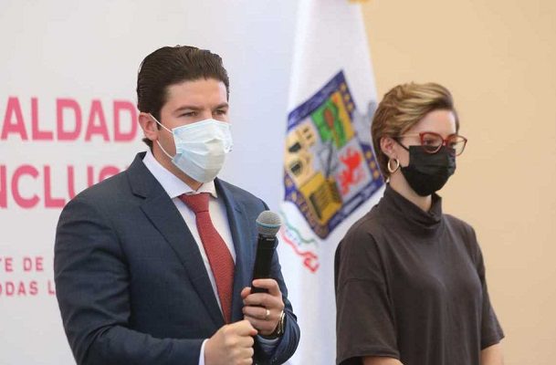 Samuel García descarta haber violado la ley por "adoptar" a bebé del DIF