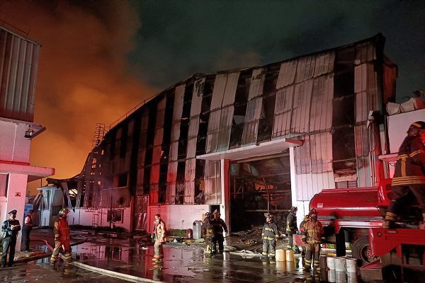 Tras 12 horas de labores, sofocan incendio en Azcapotzalco