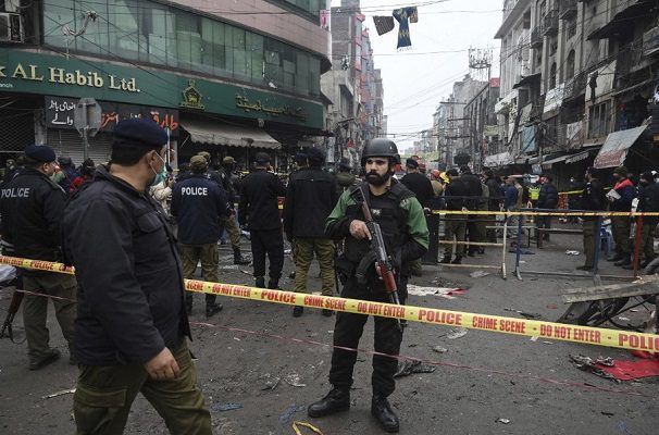 2 muertos y 22 heridos tras explosión de bomba en Pakistán