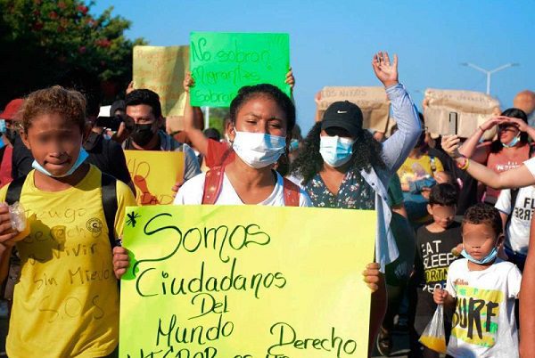 Centenares de migrantes marchan en Chiapas para pedir documentos
