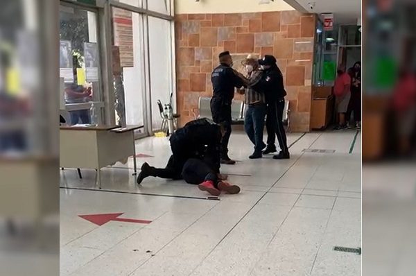 Indigna sometimiento de hombre y su padre en IMSS de Guadalajara #VIDEO