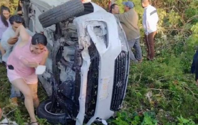 7 turistas heridas tras volcadura de camioneta en carretera Tulum-Bacalar